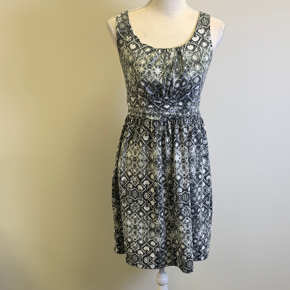Faded Glory Gray, Black, and White Geometric Mini Dress